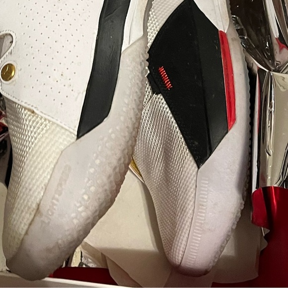 JORDAN XXXIII 12 White Metalic gold black mens 10 main image 13